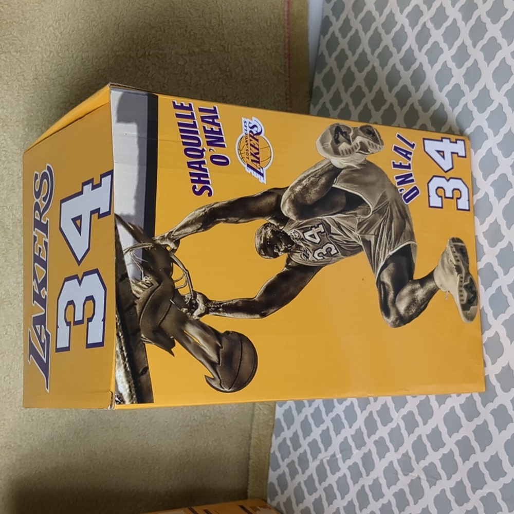 Shaquille O'Neal figure - Picture 6 of 14